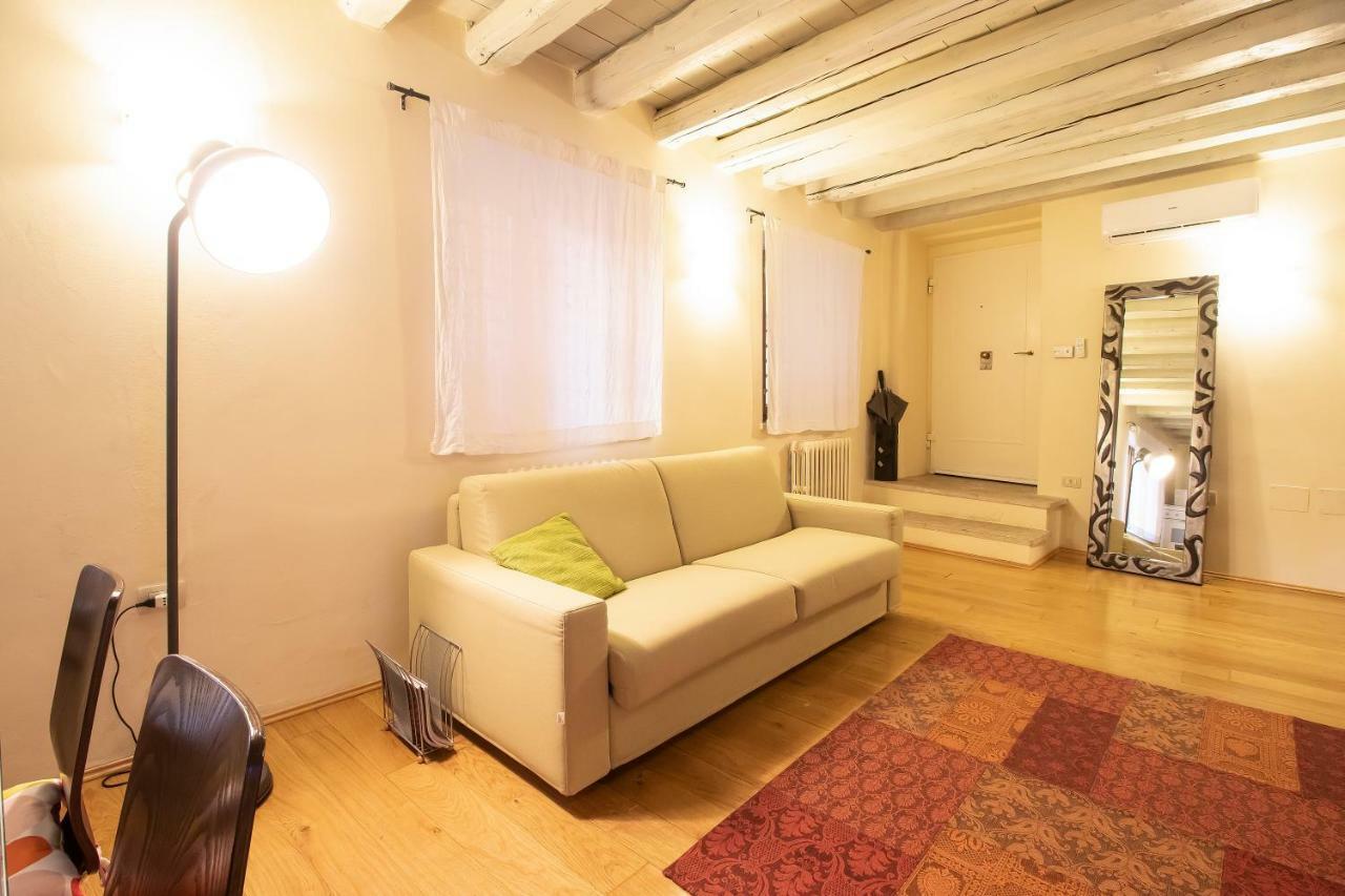 Lovely Apartment Sottoriva Verona Buitenkant foto